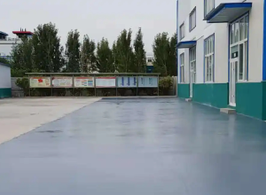 宜宾彩色路面喷涂翻新的材料对冬季